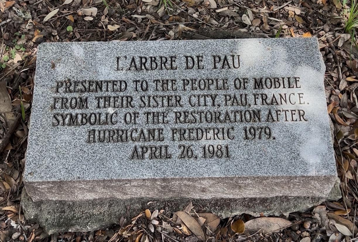 The L'Arbre de Pau monument inscription dated April 26, 1981